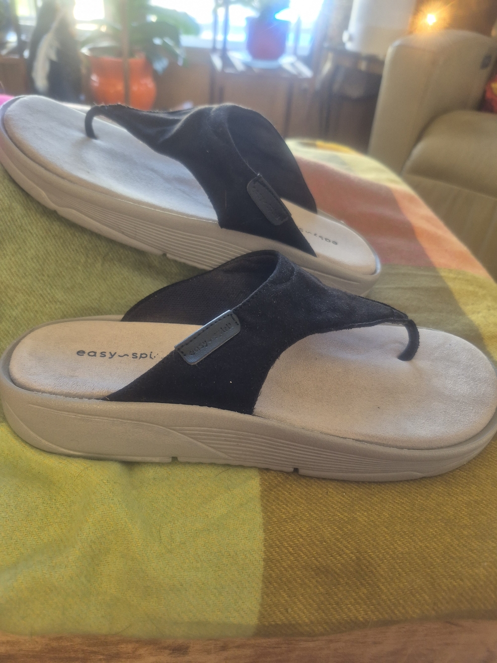 Easy Spirit Women's Black Thong Sandals